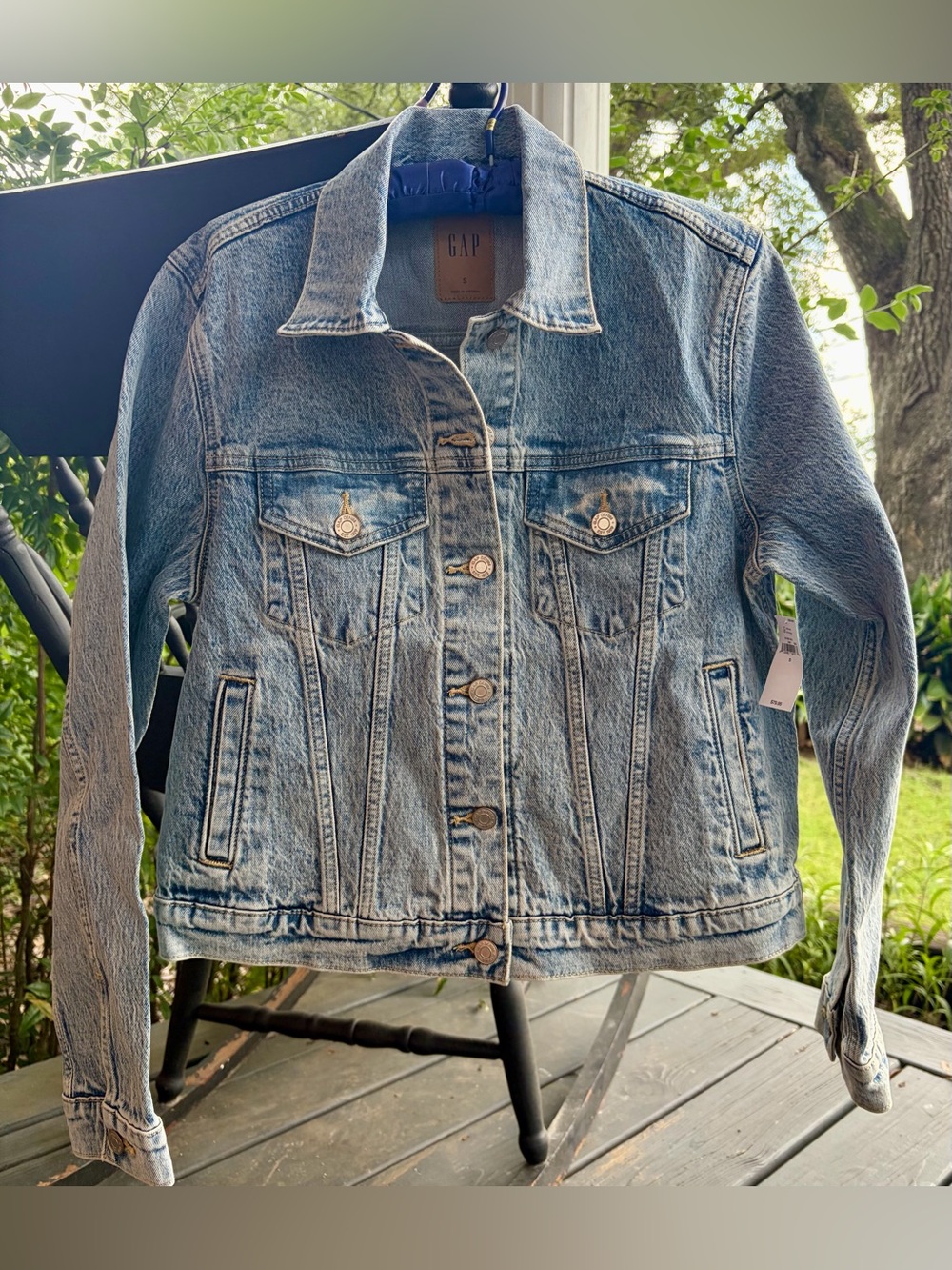 NWT GAP Women's Light Blue Denim Jacket - Classic Jean Jacket